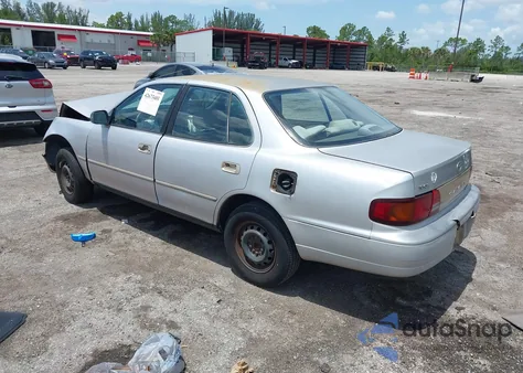 1995 Toyota Camry Dx z USA, uszkodzony, nr VIN 4T1SK11E7SU593303
